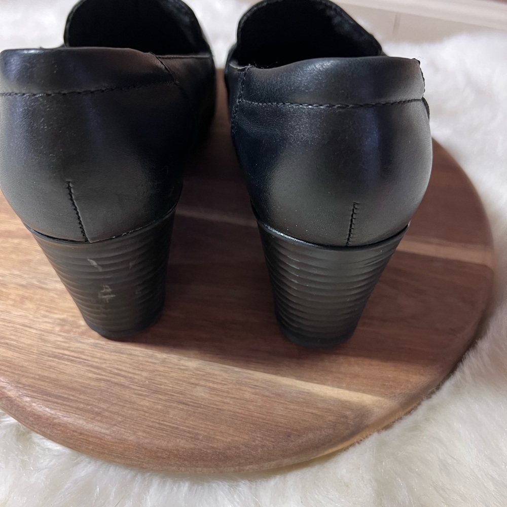 Clarks Black Leather Heeled Loafers Size 8.5 - Picture 3 of 10
